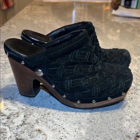 UGG Shoes - UGG Women's Textured Black Mules Size 6